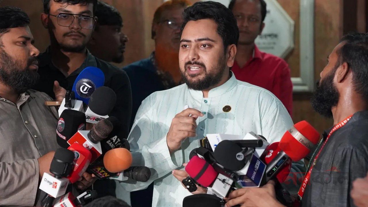 প্রধানমন্ত্রীর ভারত সফর জনগণ মেনে নেবে না: নাহিদ 