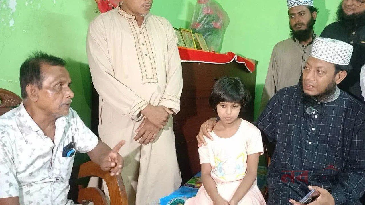 কলকাতায় নিহত সাংবাদিক দেবাশীষের পরিবারের পাশে এমপি আমির হামজা