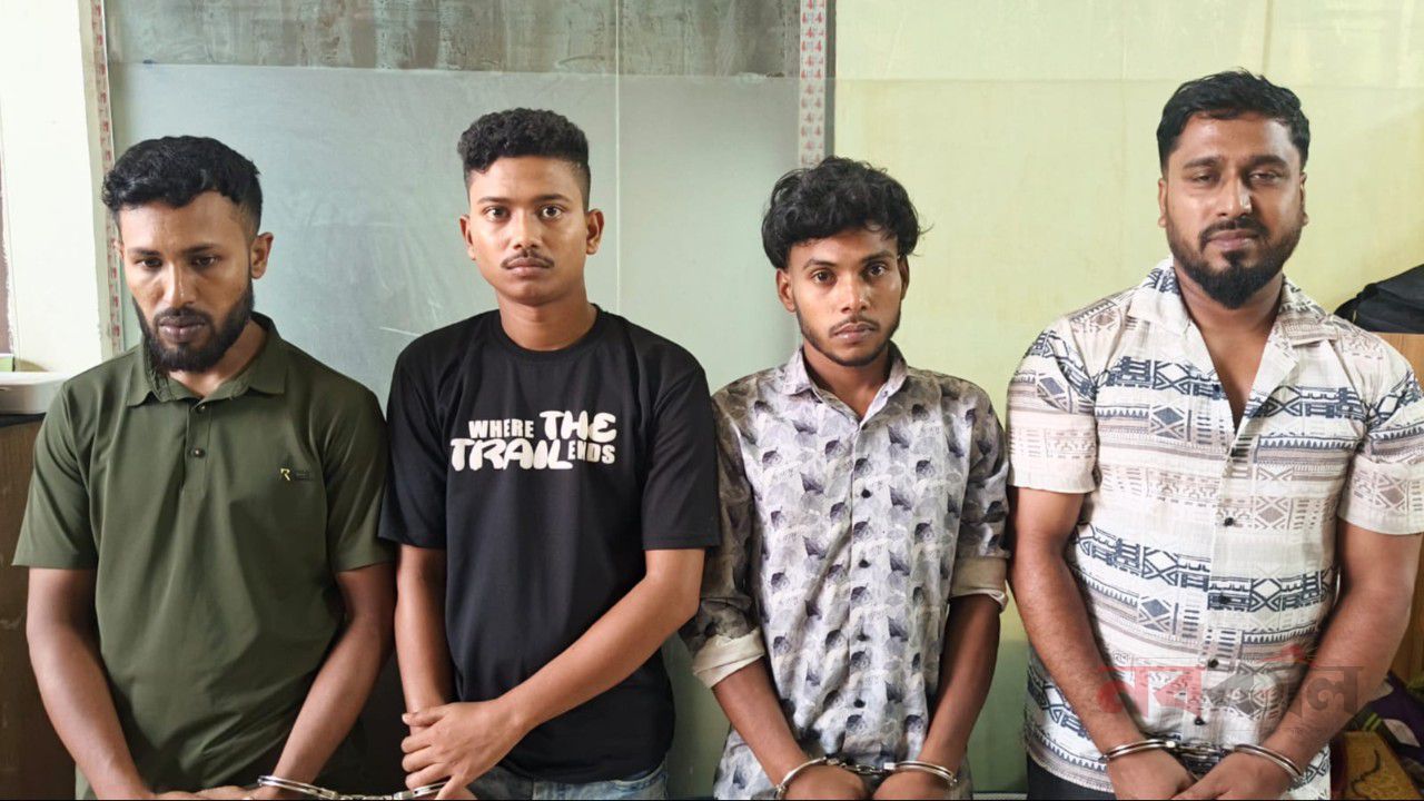 বংশাল ও বাঞ্ছারামপুরে অভিযান, ১৬ চোরাই মোটরসাইকেলসহ গ্রেপ্তার ৪