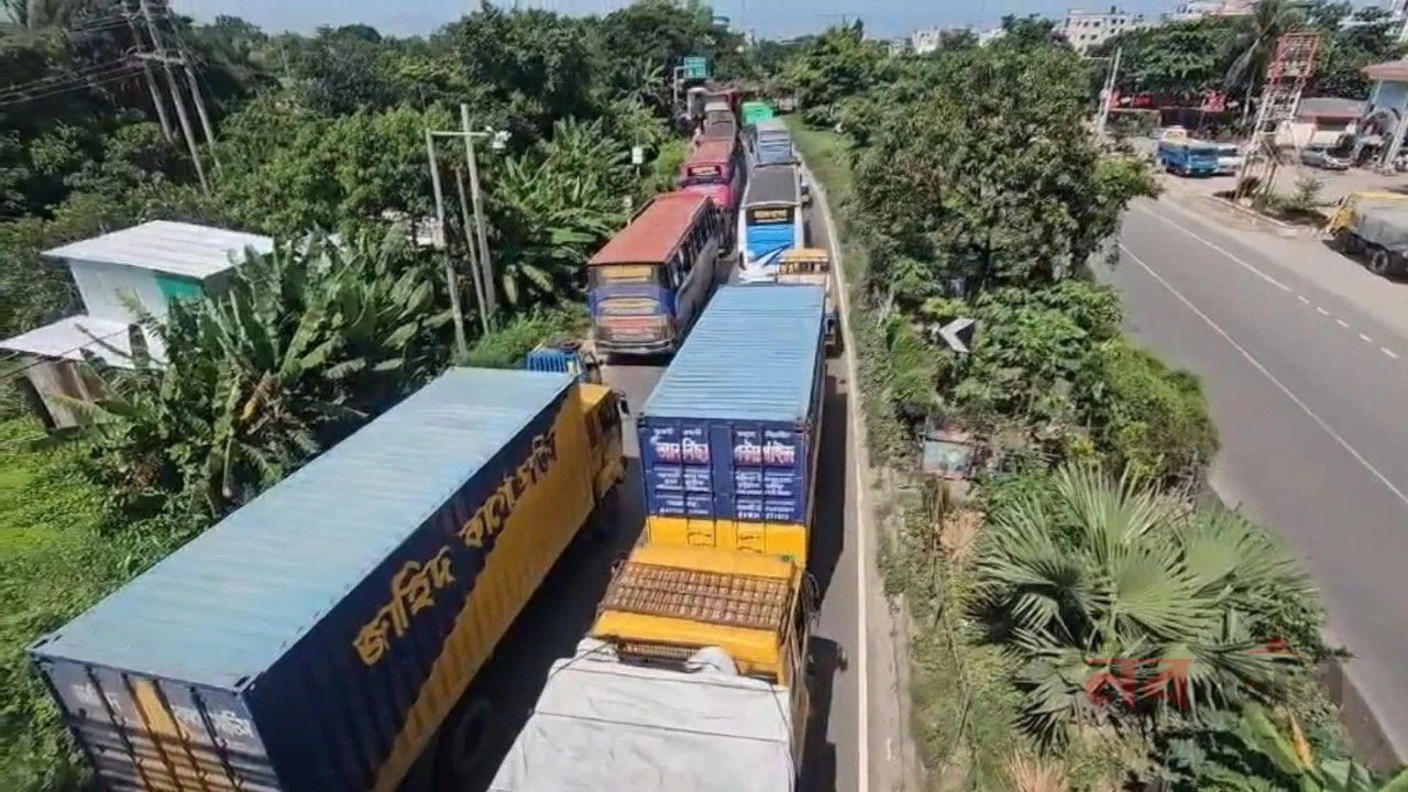 ঢাকা-চট্টগ্রাম মহাসড়কে ভয়াবহ যানজট