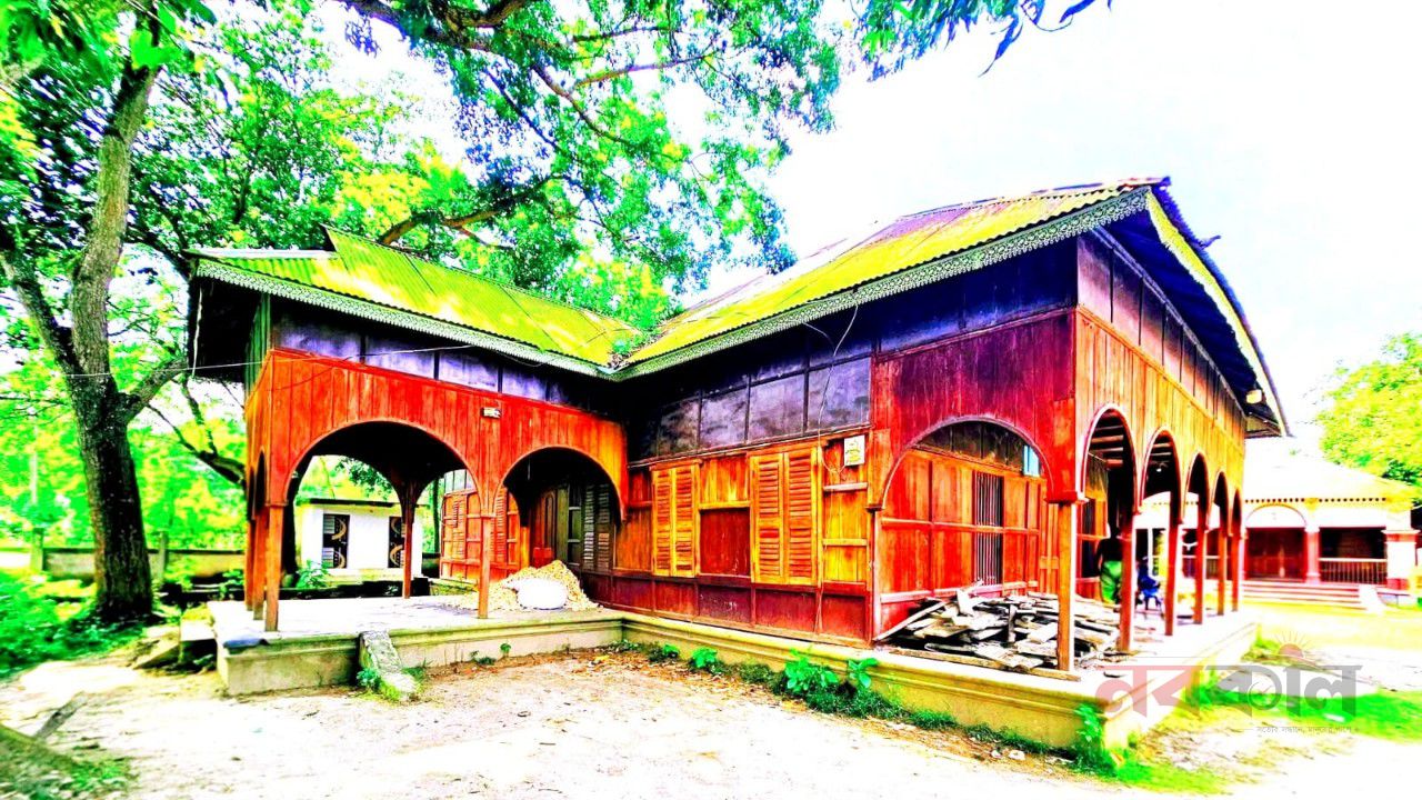 ইছামতীর তীরে দুই শত বছরের ইতিহাসের সাক্ষী ঝিটকা পোদ্দারবাড়ি