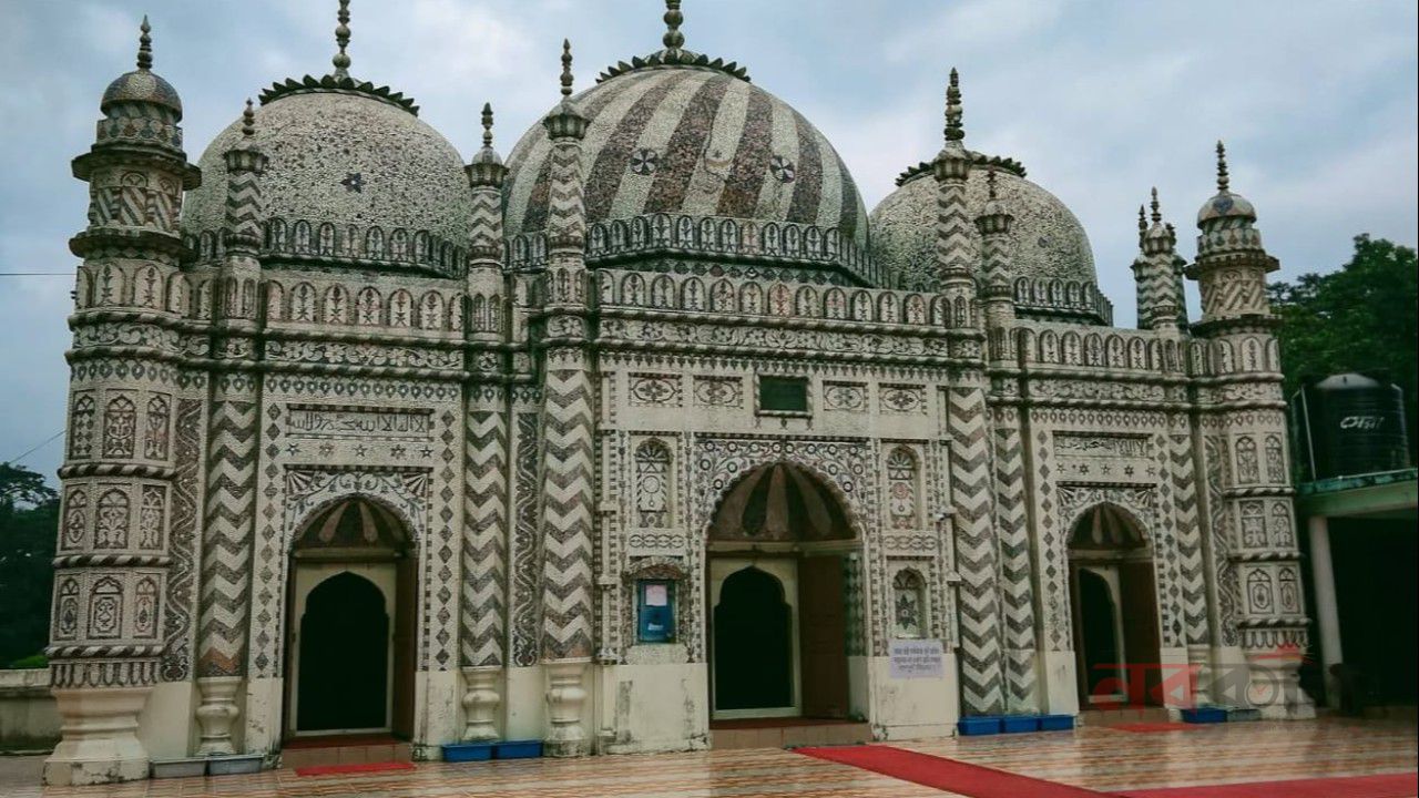 ইতিহাসের সাক্ষী বজরা শাহী মসজিদ, ২৮০ বছরের পুরোনো স্থাপত্য