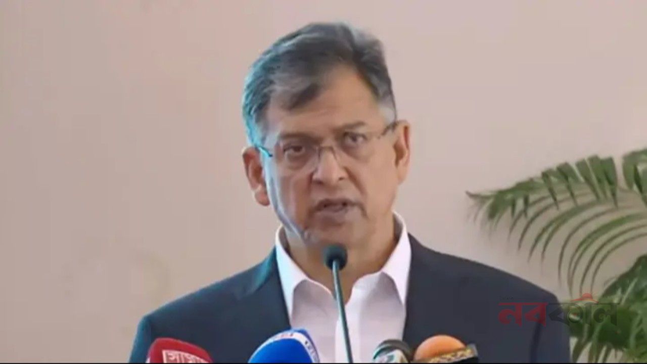 ফ্যাসিবাদীদের সঙ্গে যোগাযোগ রাখলে পুলিশ সদস্যদের বিরুদ্ধে রাষ্ট্রদ্রোহের মামলা