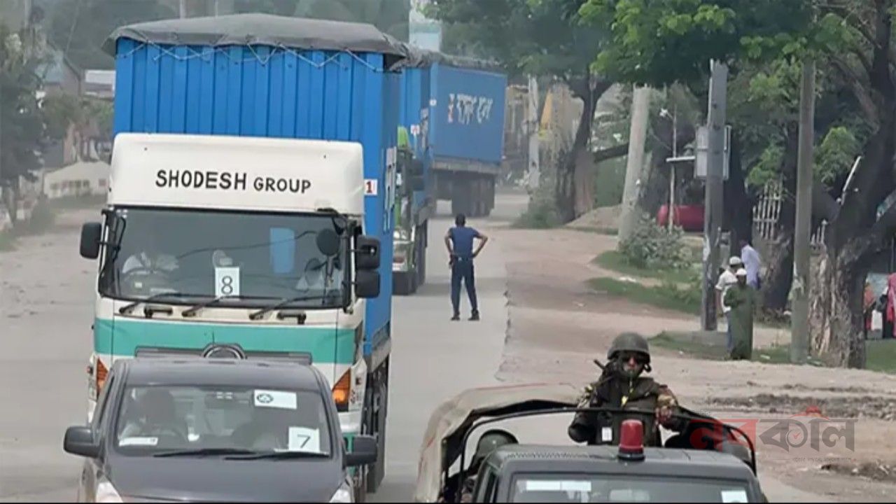 কঠোর নিরাপত্তায় রূপপুরের পথে ইউরেনিয়ামবাহী তিন লরি