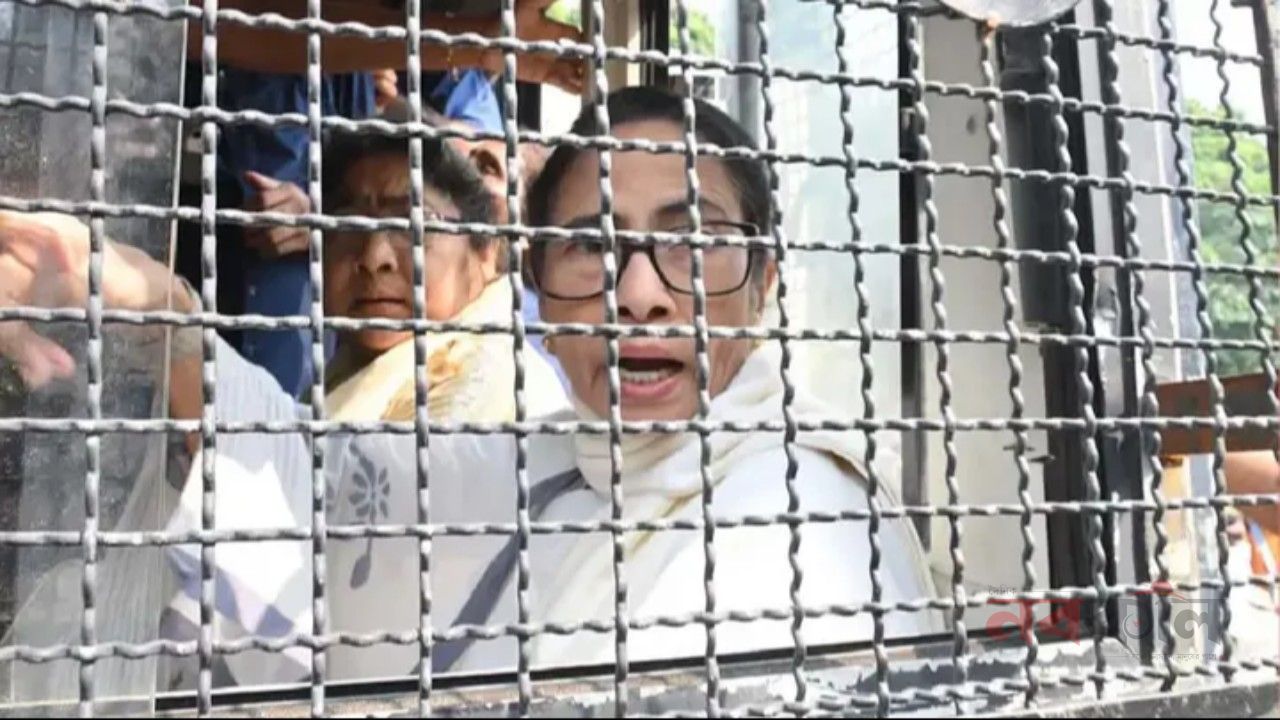 ভোট চুরির অভিযোগে বিক্ষোভ, দিল্লিতে আটক মমতা বন্দ্যোপাধ্যায়