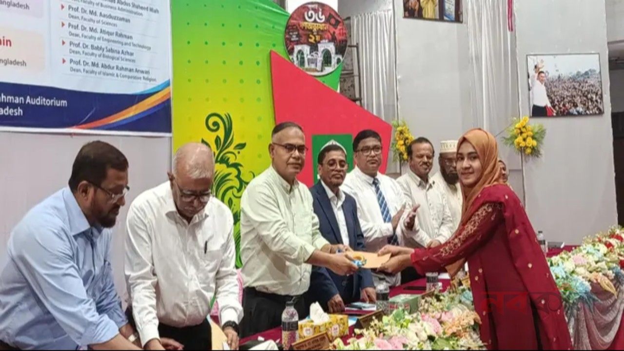 ইবির আট অনুষদের ৩৬ শিক্ষার্থী পেলেন ডিনস অ্যাওয়ার্ড