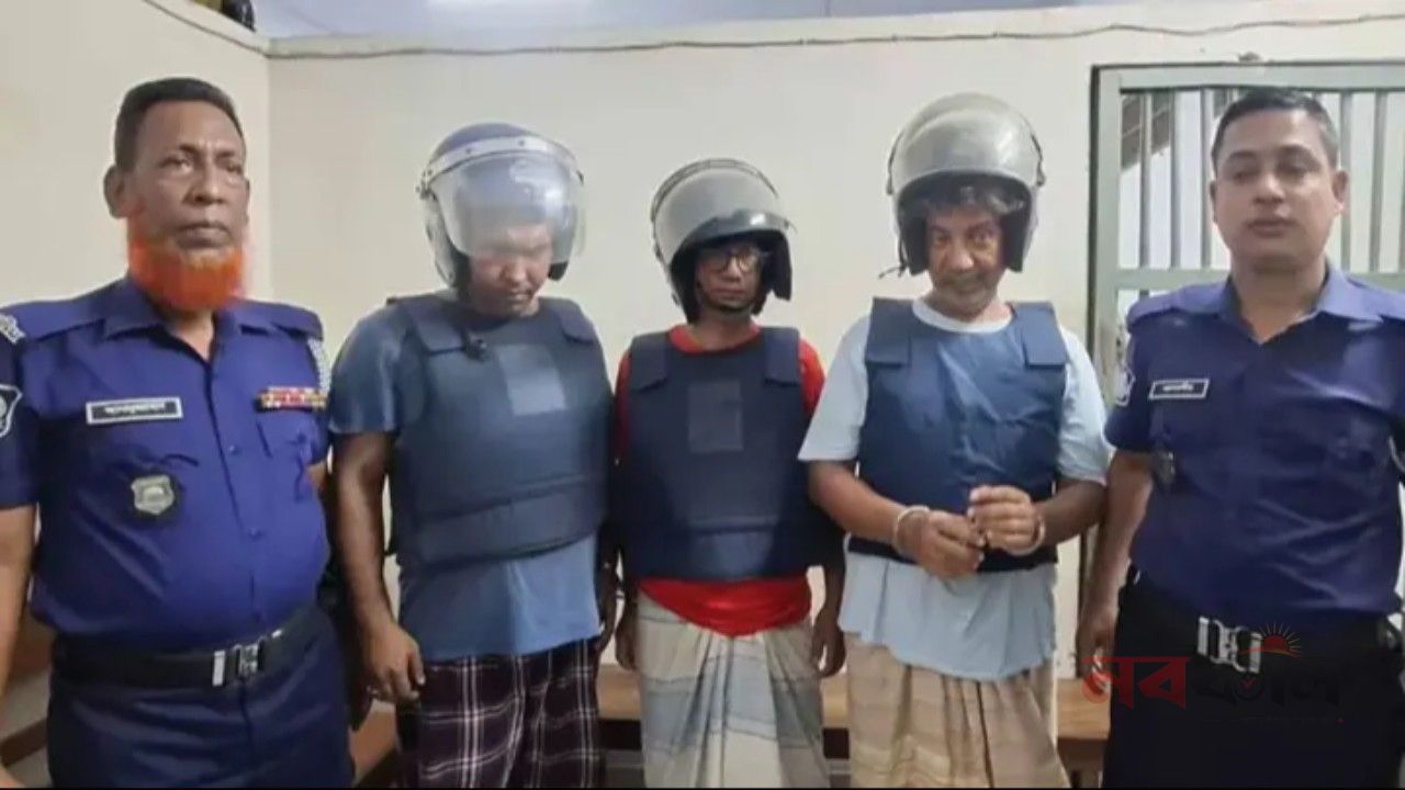 আদালতে আইভীর ‘জয় বাংলা’ স্লোগান, আইনজীবীসহ গ্রেপ্তার ৩