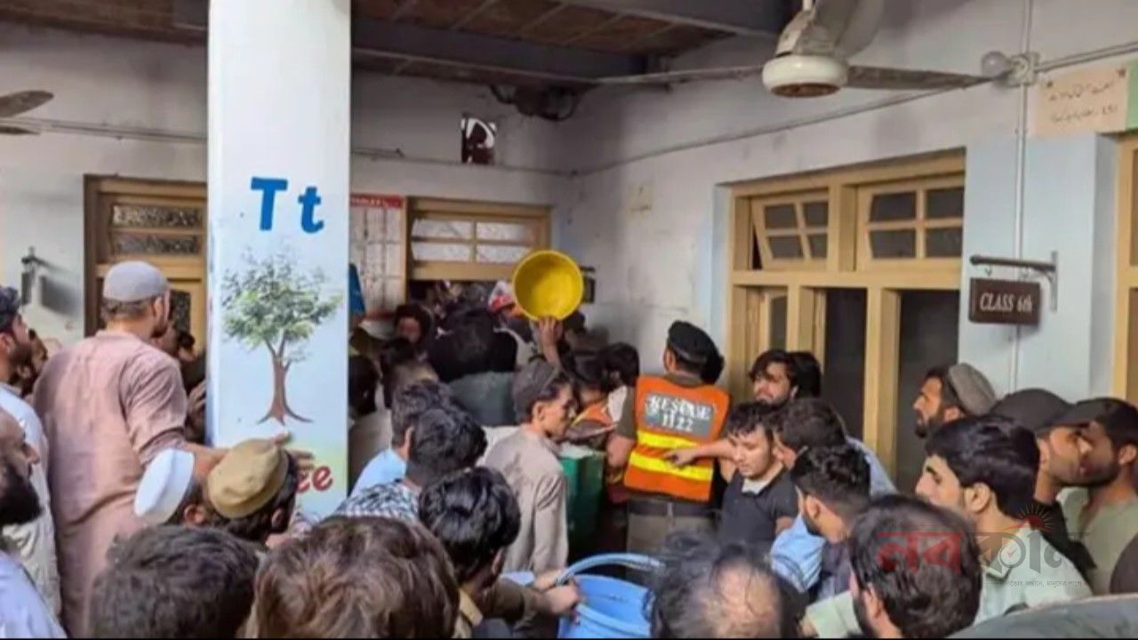 পাকিস্তানে স্কুলের ছাদ ধসে ১৬ শিশুর মৃত্যু