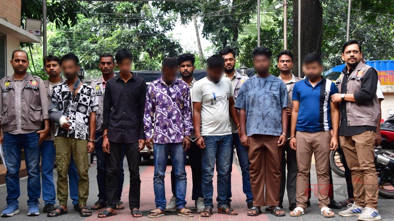 কয়েক সেকেন্ডে লক ভেঙে মোটরসাইকেল চুরি, গ্রেপ্তার ৬